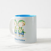 Dino Mother of Boy Twins パーソナライズされた Blue ツートーンマグカップ (正面左)