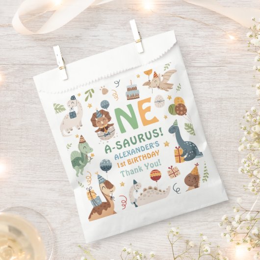 Dinosaur 1st Birthday Boy One A-Saurus Dino Party フェイバーバッグ (クリップ留めされた状態)