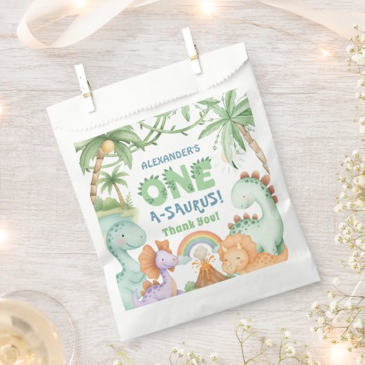 Dinosaur 1st Birthday One A-Saurus Cute Dino Party フェイバーバッグ (クリップ留めされた状態)