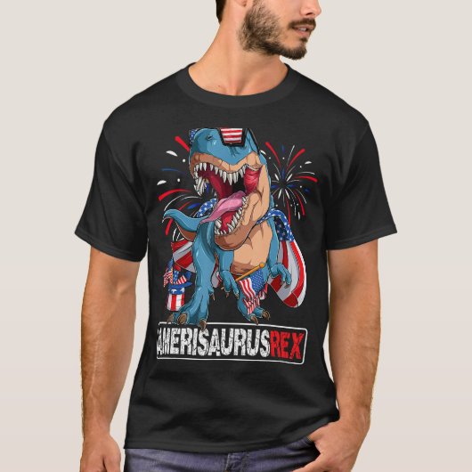 Dinosaur 4th of July Boys Girls Men Amerisaurus T  Tシャツ (正面)