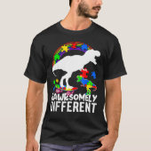 Dinosaur Autism Awareness Puzzle Rawrsomely Differ Tシャツ (正面)