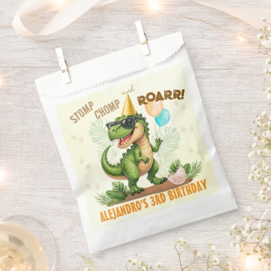 Dinosaur Birthday - Stomp Chomp Roar T-Rex Birthda フェイバーバッグ (クリップ留めされた状態)