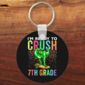 Dinosaur First Day Of School 7thgrade Skateboardin キーホルダー (正面)