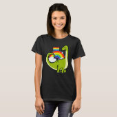 Dinosaur Gay Pride Rainbow Flag LGBT Lesbian Bisex Tシャツ (正面フル)