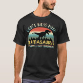 Dinosaur Mom  Mamasaurus You Will Get Jurasskicked Tシャツ (正面)