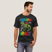 Dinosaur Roaring into 2nd Grade Back To School Sec Tシャツ (正面フル)