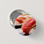 Dipped in Flavor – Sushi Badge by SUSHIMI 缶バッジ (正面&裏面)