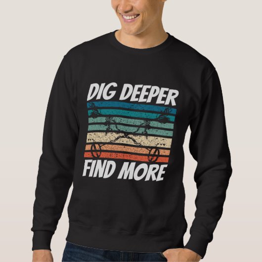 Dirt Fishing Dig Deeper Find more Metal Detecting スウェットシャツ (正面)