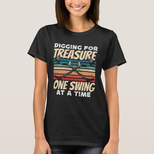 Dirt Fishing Digging for treasure Metal Detecting Tシャツ (正面)