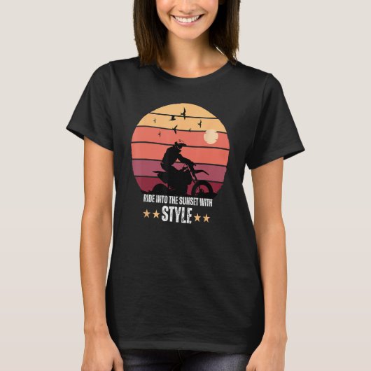 Dirt Racing Biker Ride Into The Sunset With Style Tシャツ (正面)