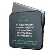 Discerning Heart Excellence Laptop Sleeve ラップトップスリーブ (正面左)