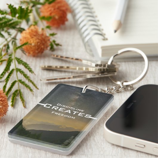 Discipline Creates Freedom キーホルダー (正面右)