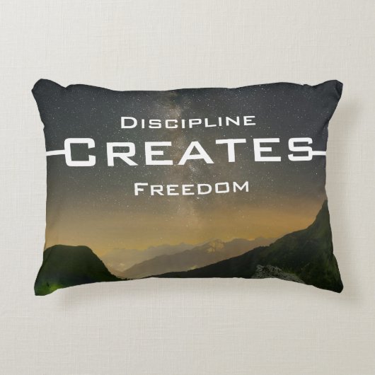 Discipline Creates Freedom – Accent Pillow アクセントクッション (正面)
