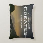 Discipline Creates Freedom – Accent Pillow アクセントクッション (正面(垂直))