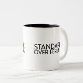 Discipline Over Motivation Minimalist  ツートーンマグカップ (正面右)