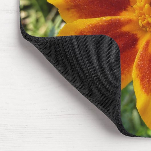 Disco Marigoldオレンジと赤い夏の花 マウスパッド (コーナー)