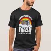 Discrimination Is Trash Gay Pride Raccoon Opossum  Tシャツ (正面)