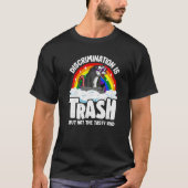 Discrimination Is Trash Opossum Rainbow Flag Gay P Tシャツ (正面)