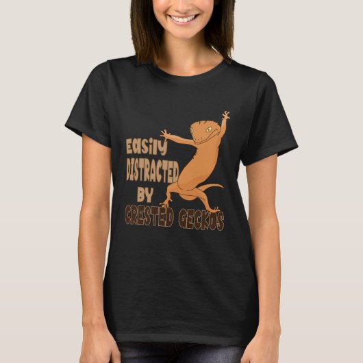 Distracted by Crested Geckos Cute Reptile Lizards Tシャツ (正面)