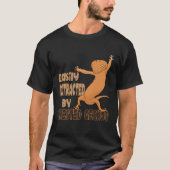 Distracted by Crested Geckos Cute Reptile Lizards Tシャツ (正面)