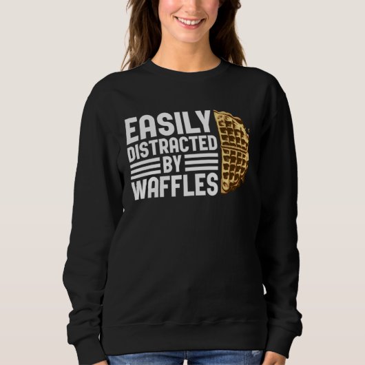 Distracted by Waffles Ironic Saying Waffle Fan スウェットシャツ (正面)