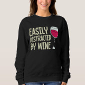 Distracted By Wine Drinking  Drinker Sayings Graph スウェットシャツ (正面)