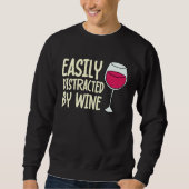 Distracted By Wine Drinking Drinker Sayings Graph スウェットシャツ (正面)