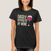 Distracted By Wine Drinking  Drinker Sayings Graph Tシャツ (正面)