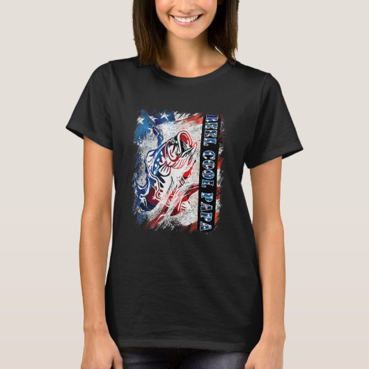 Distressed American Flag Bass Fish Fisherman Cousi Tシャツ (正面)