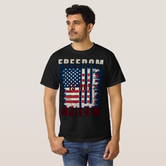 Distressed American Flag Freedom Is Not Free Tシャツ (正面フル)