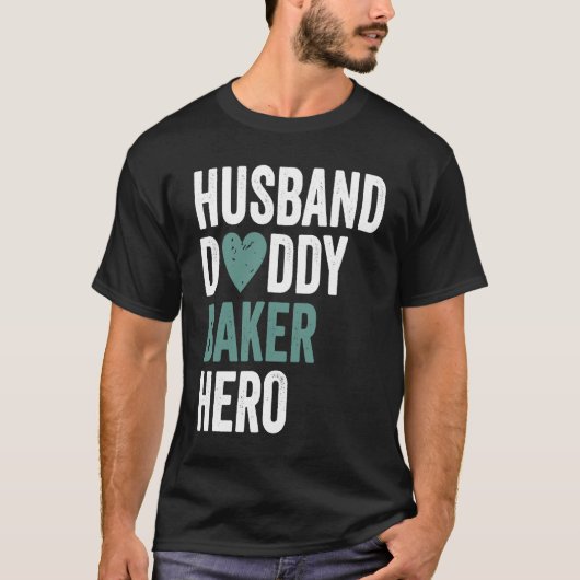 Distressed Baker  Husband Daddy Baker Hero Tシャツ (正面)