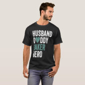 Distressed Baker  Husband Daddy Baker Hero Tシャツ (正面フル)