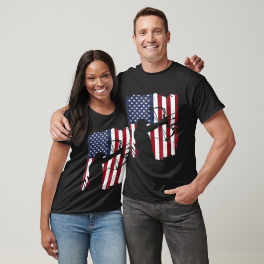Distressed Compound Bow Archer American Flag Tシャツ (ユニセックス)