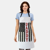 Distressed Daddy American Flag Shirt Design_1 エプロン (着用した状態)
