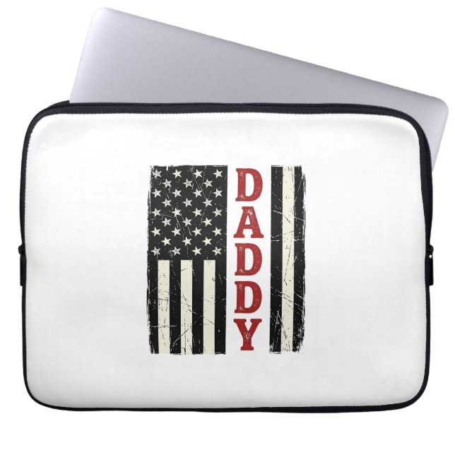 Distressed Daddy American Flag Shirt Design_1 ラップトップスリーブ (正面)