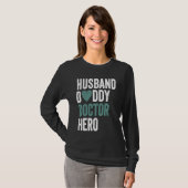 Distressed Doctor  Husband Daddy Doctor Hero Tシャツ (正面フル)