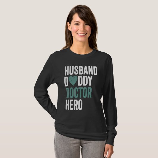 Distressed Doctor  Husband Daddy Doctor Hero Tシャツ (正面フル)