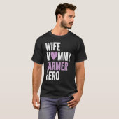 Distressed Farmer  Wife Mommy Farmer Hero Tシャツ (正面フル)