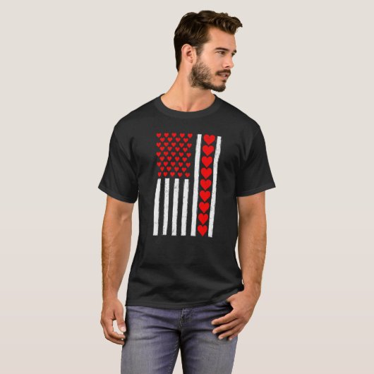 Distressed Funny American Flag Heart Valentine's D Tシャツ (正面フル)