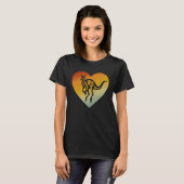 Distressed Heart Retro Style Men Women Kangaroo Tシャツ (正面フル)