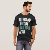 Distressed Mailman  Husband Daddy Mailman Hero Tシャツ (正面フル)
