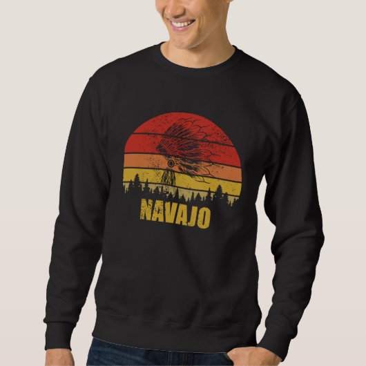 Distressed Navajo Pride Native American Heritage M スウェットシャツ (正面)