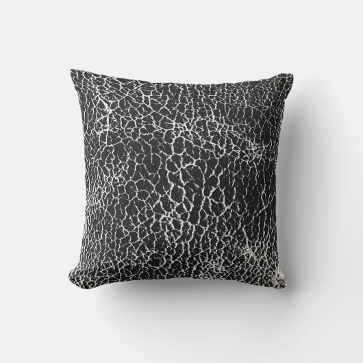 Distressed overlay texture of crocodile or snake s クッション (正面)