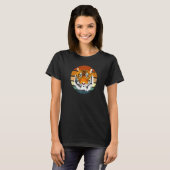 Distressed Retro Sunset Tiger for Men Women & Kids Tシャツ (正面フル)