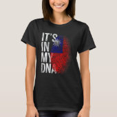Distressed Taiwanese Flag It's In My DNA Fingerpri Tシャツ (正面)