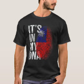 Distressed Taiwanese Flag It's In My DNA Fingerpri Tシャツ (正面)