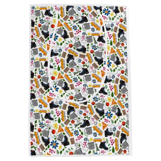 Ditzy Whimsical Hiking Pattern | Folk Art Outdoor ミディアムペーパーバッグ (正面)