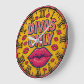 Divas Only Glam Makeup Room Pink Lips Beauty ラージ壁時計 (傾斜)