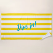 Dive In Fun Yellow and White Striped Pool Party ビーチタオル (正面)
