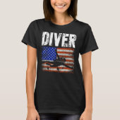 Diver US American Flag Dive Scuba Diving Tシャツ (正面)
